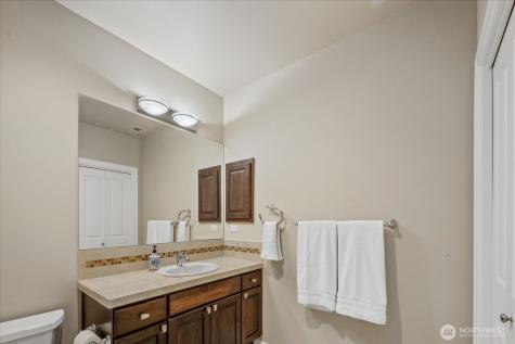 215 Ilwaco Place SE Renton WA 98059