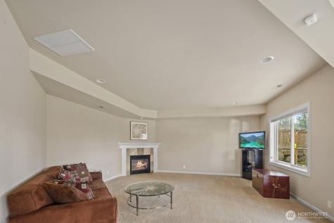 215 Ilwaco Place SE Renton WA 98059