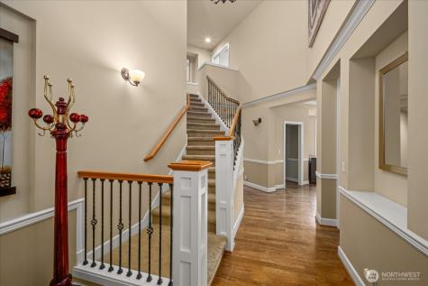 215 Ilwaco Place SE Renton WA 98059