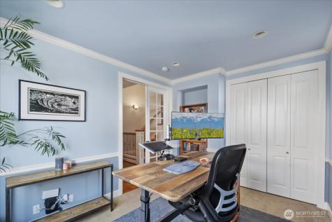 215 Ilwaco Place SE Renton WA 98059