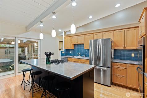 18483 47th Place NE Lake Forest Park WA 98155