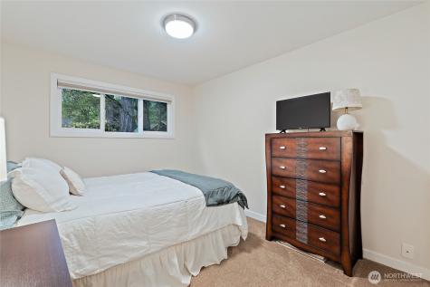 18483 47th Place NE Lake Forest Park WA 98155