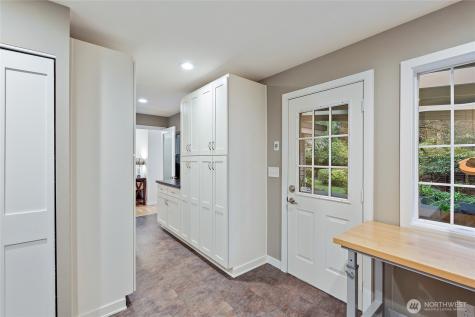 18483 47th Place NE Lake Forest Park WA 98155