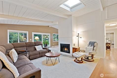 18483 47th Place NE Lake Forest Park WA 98155