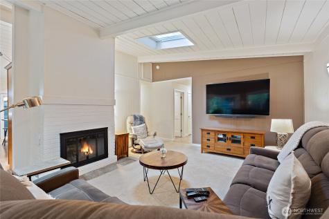 18483 47th Place NE Lake Forest Park WA 98155