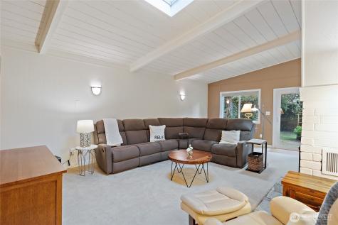 18483 47th Place NE Lake Forest Park WA 98155