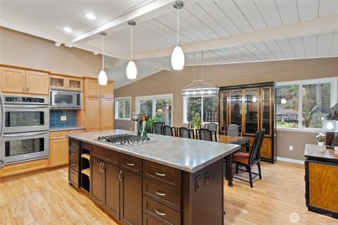 18483 47th Place NE Lake Forest Park WA 98155