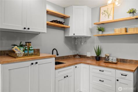 528 W Lake Sammamish Parkway SE Bellevue WA 98008