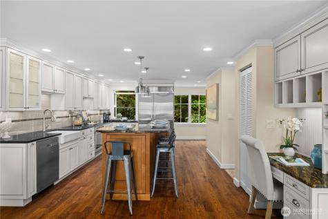 528 W Lake Sammamish Parkway SE Bellevue WA 98008