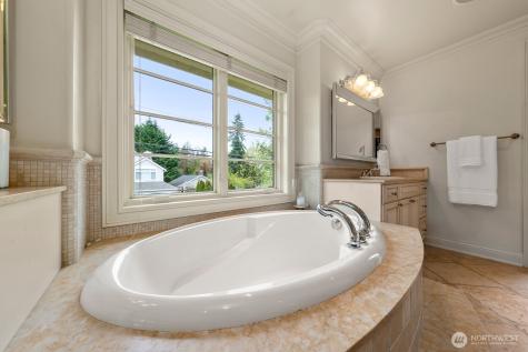 3424 97th Avenue SE Mercer Island WA 98040