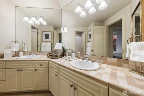 3424 97th Avenue SE Mercer Island WA 98040