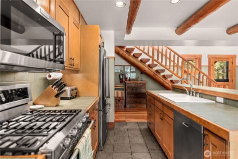 32 Freestone Lake Drive Mazama WA 98833