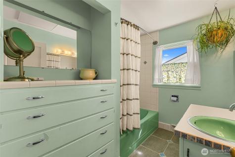 229 W Allen Avenue Chelan WA 98816