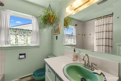 229 W Allen Avenue Chelan WA 98816
