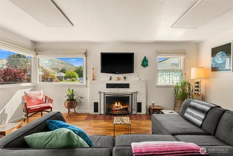 229 W Allen Avenue Chelan WA 98816