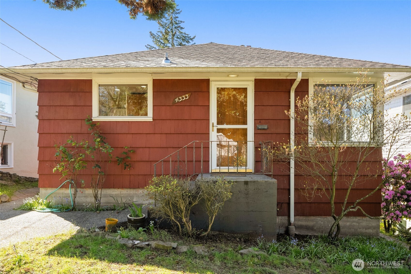 4333 32nd Avenue W Seattle WA 98199