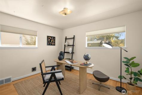 4333 32nd Avenue W Seattle WA 98199