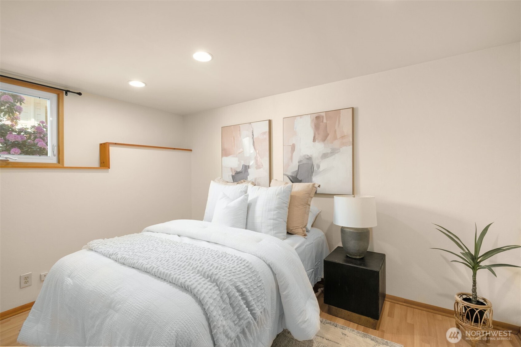 4333 32nd Avenue W Seattle WA 98199