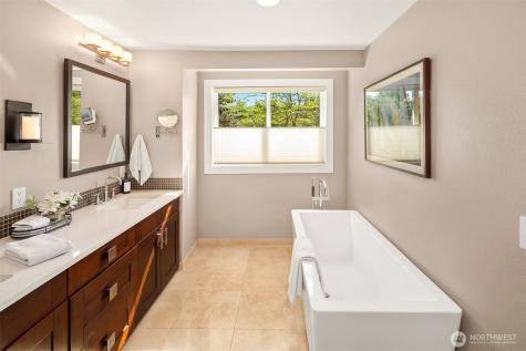 4810 117th Place NE Kirkland WA 98033