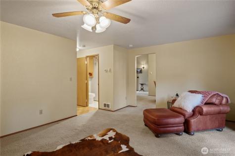 9421 175th Street Ct E Puyallup WA 98375