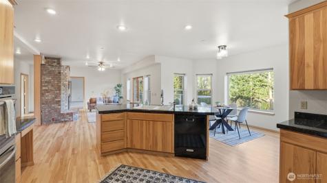 18432 W Lake Desire Drive SE Renton WA 98058
