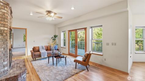 18432 W Lake Desire Drive SE Renton WA 98058