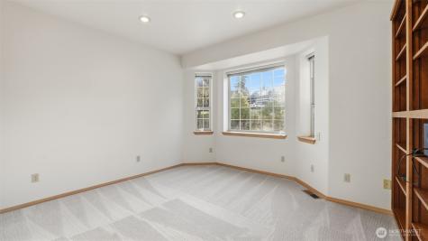 18432 W Lake Desire Drive SE Renton WA 98058