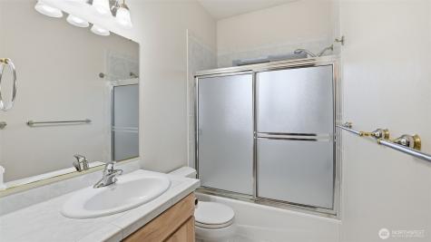 18432 W Lake Desire Drive SE Renton WA 98058
