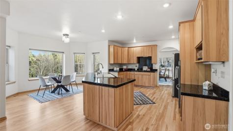 18432 W Lake Desire Drive SE Renton WA 98058