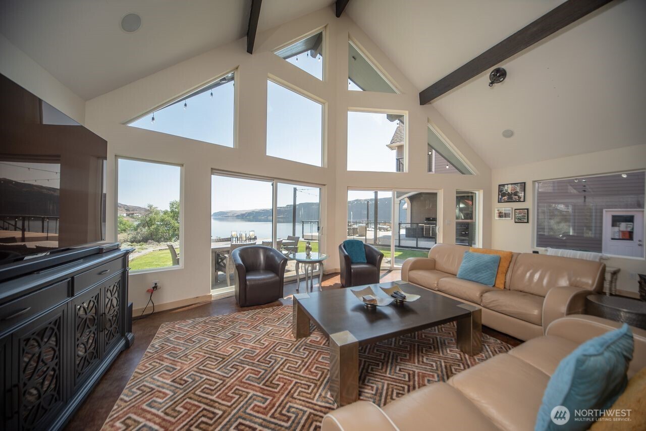 25053 SW Wanapum Street Quincy WA 98848