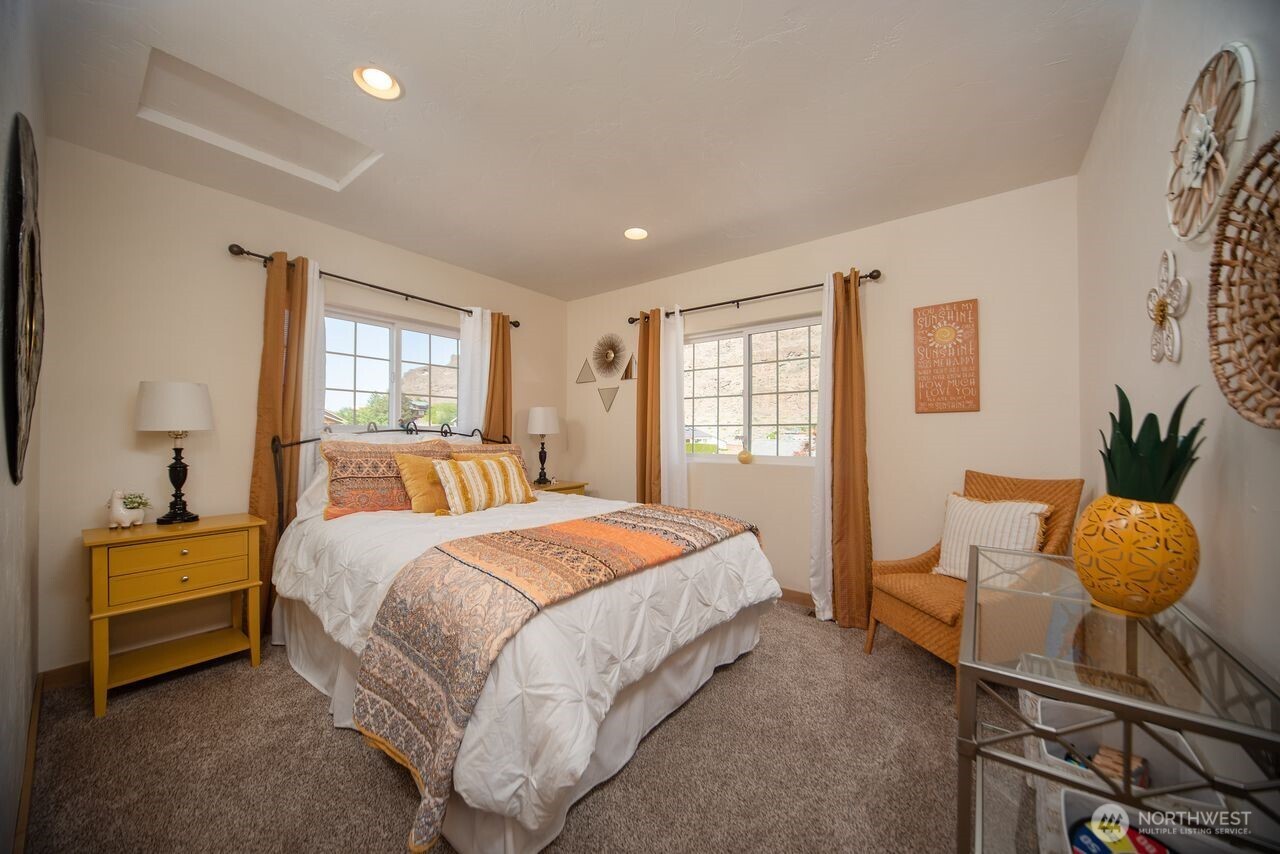 25053 SW Wanapum Street Quincy WA 98848