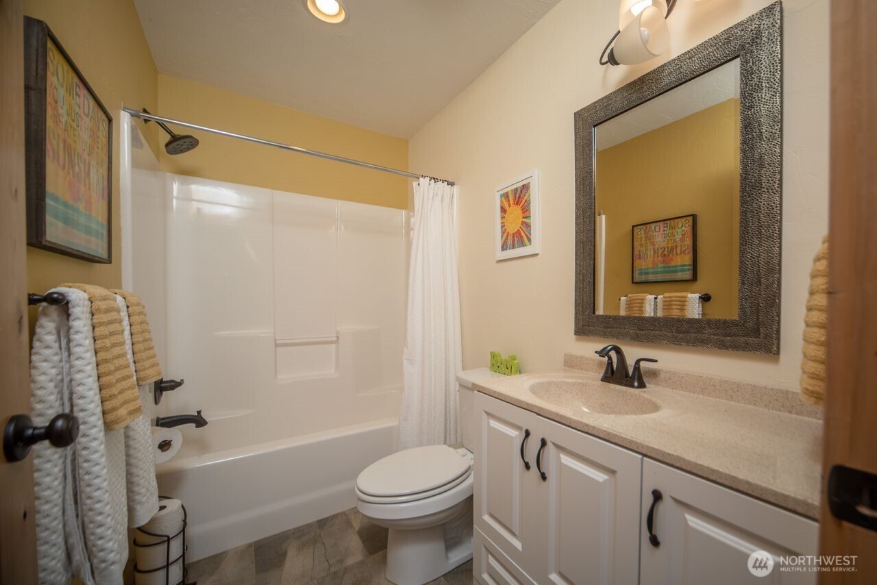 25053 SW Wanapum Street Quincy WA 98848
