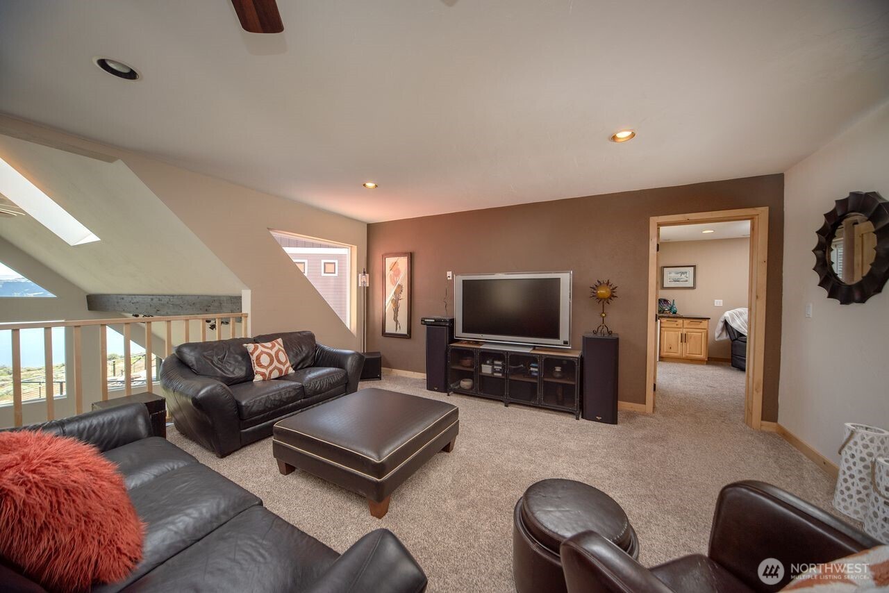 25053 SW Wanapum Street Quincy WA 98848