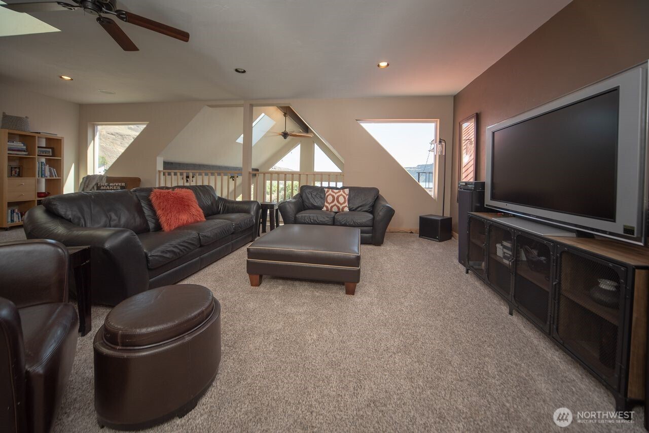 25053 SW Wanapum Street Quincy WA 98848