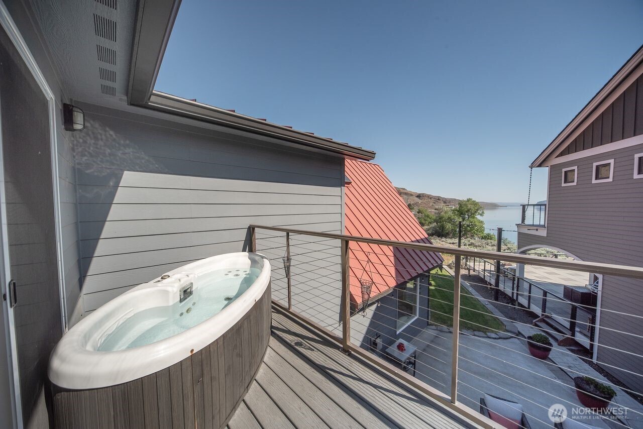 25053 SW Wanapum Street Quincy WA 98848