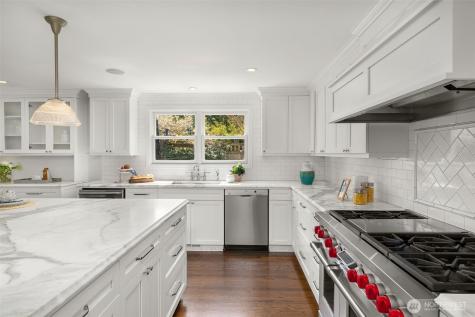 8421 SE 72nd Place Mercer Island WA 98040