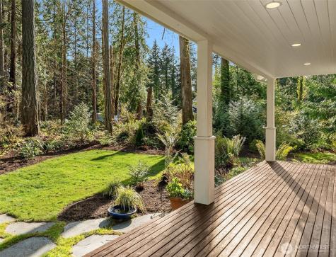 10060 Springwood Lane Bainbridge Island WA 98110