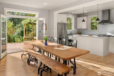10060 Springwood Lane Bainbridge Island WA 98110