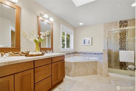 7326 NE 201st Place Kenmore WA 98028