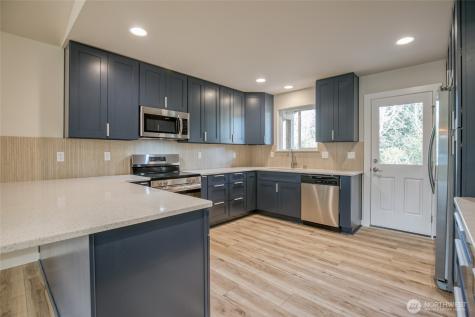 634 Island Circle SE Ocean Shores WA 98569