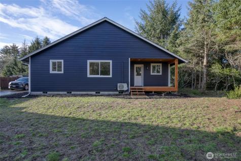 634 Island Circle SE Ocean Shores WA 98569