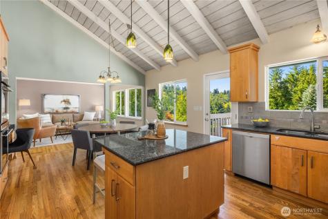 7929 SE 37th Street Mercer Island WA 98040