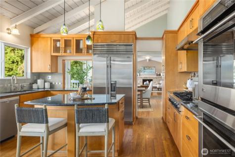 7929 SE 37th Street Mercer Island WA 98040