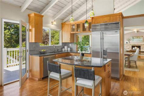 7929 SE 37th Street Mercer Island WA 98040