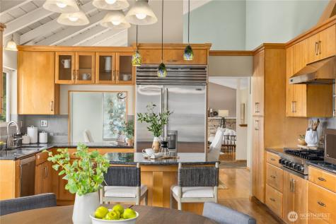 7929 SE 37th Street Mercer Island WA 98040