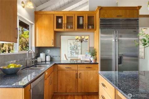 7929 SE 37th Street Mercer Island WA 98040