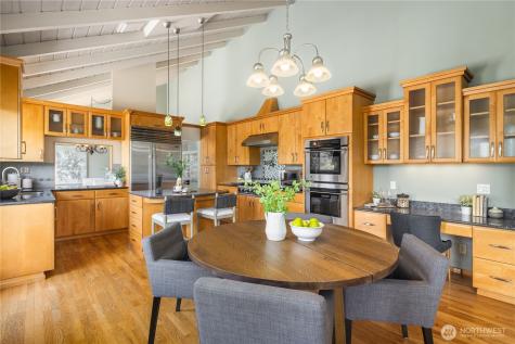 7929 SE 37th Street Mercer Island WA 98040