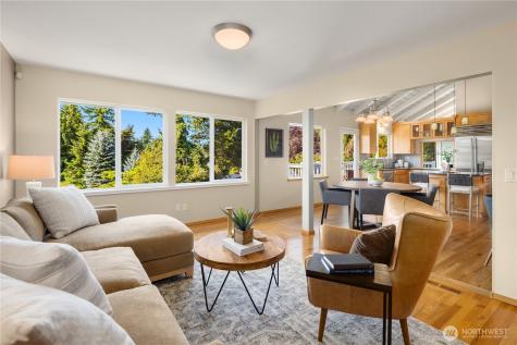 7929 SE 37th Street Mercer Island WA 98040