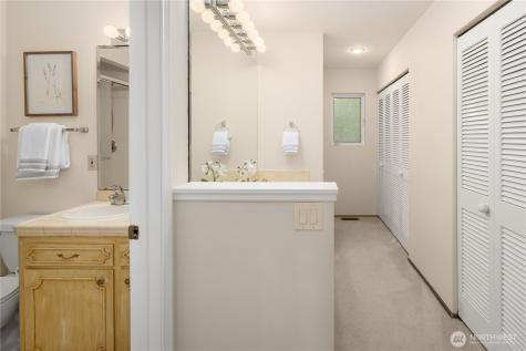 7929 SE 37th Street Mercer Island WA 98040