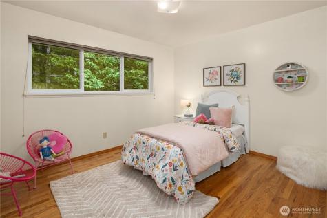 7929 SE 37th Street Mercer Island WA 98040